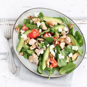 Salade met aardbeien en avocado