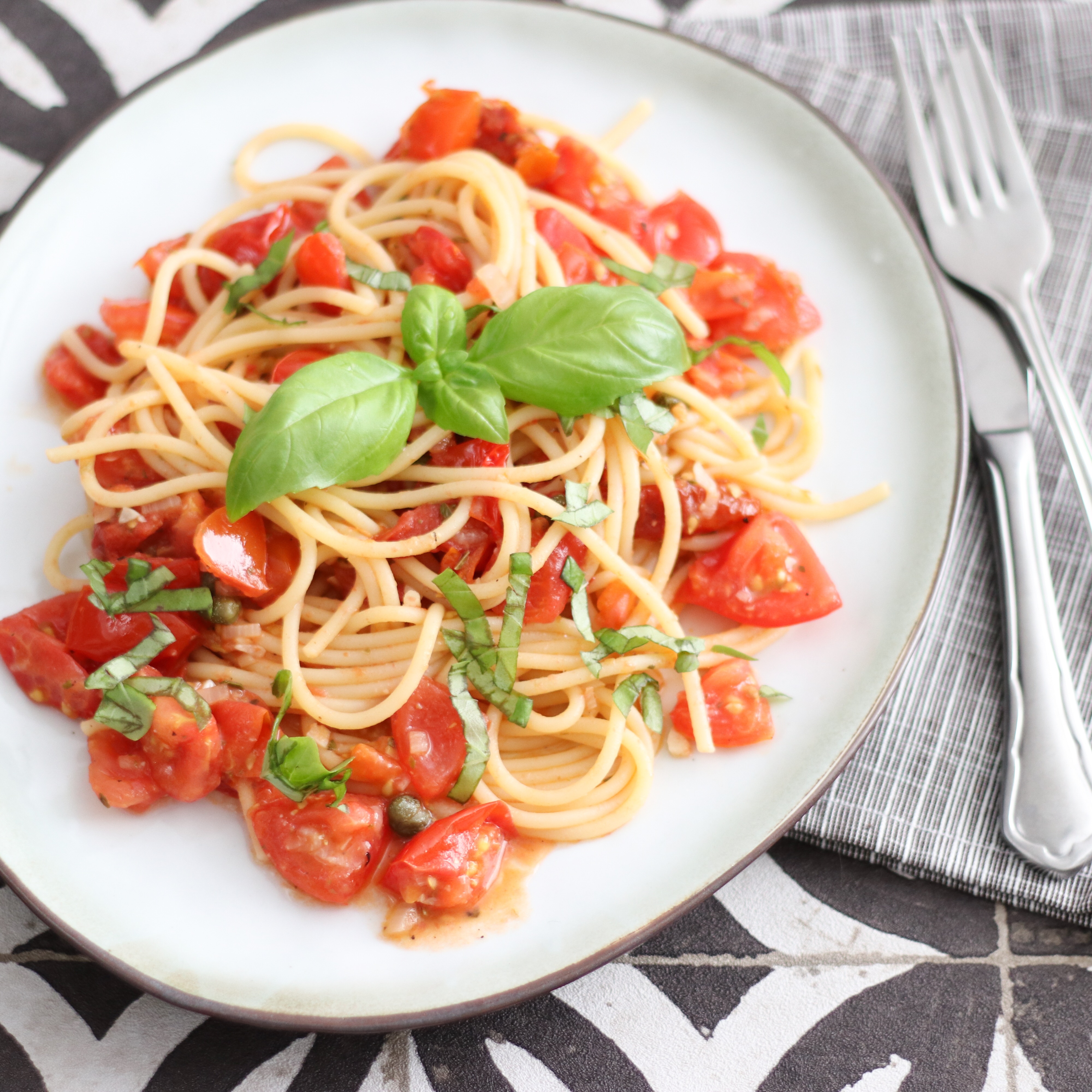 Mos Harde ring Groot Spaghetti met een saus van verse tomaatjes - Mariëlle in de Keuken