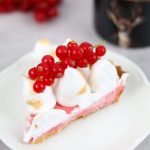 rode bessen meringue taart met rode bessen van berrybrothers