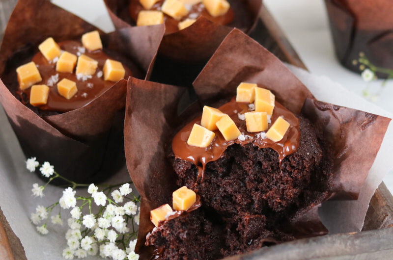 Chocolademuffins met fudge en zeezout